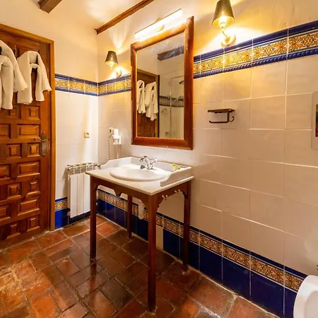 Hotel Hospedium Rural Isabel La Catolica 2*